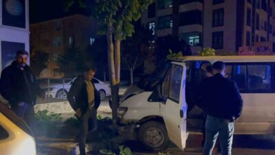 Çorum'da polis ekiplerinin "dur" ihtarına uymayan minibüs sürücüsü, kovalamaca sonucunda