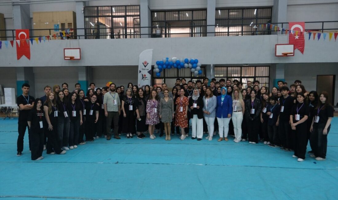 Bursa Yıldırım Ticaret Mesleki ve Teknik Anadolu Lisesi öğrencileri, TÜBİTAK