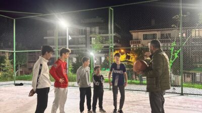 Pursaklar Belediye Başkanı Ertuğrul Çetin, gençlerin sportif alanda gelişimine katkı