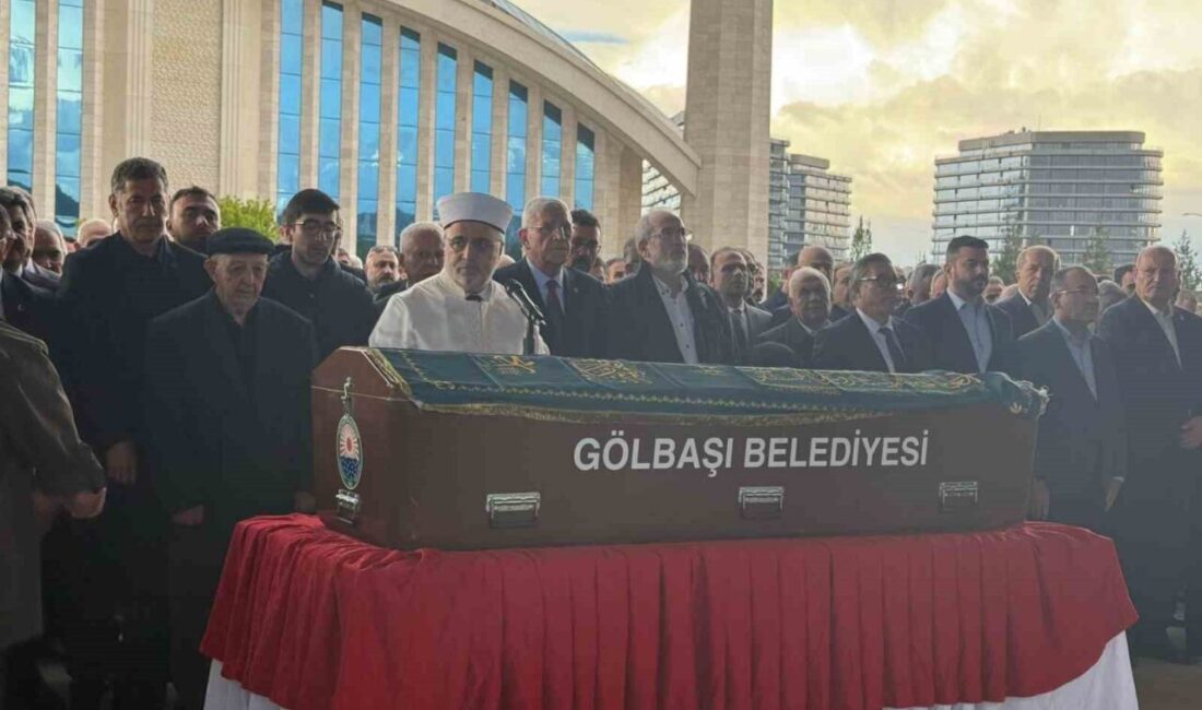 Eski MHP Milletvekili Mehmet Ekici, Ankara'da toprağa verildi. Cenaze namazının