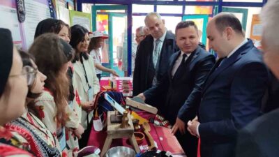 Giresun'da düzenlenen Bilim Fuarı'nda Şehit Şahin Abanoz Ortaokulu'nun başarılı 15
