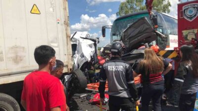 Filipinler'deki zincirleme trafik kazasında 10 kişi hayatını kaybetti, 30 kişi