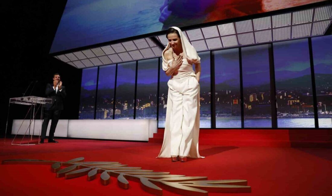 Fransız film yıldızı Juliette Binoche, Cannes Film Festivali açılışında Gazze'de