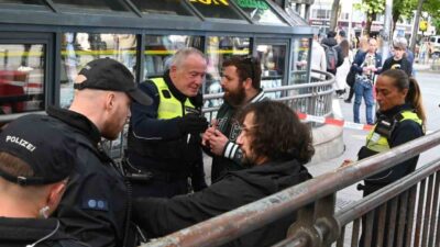 Hamburg'daki merkez tren istasyonunda gerçekleşen bıçaklı saldırıda yaralanan 18 kişinin