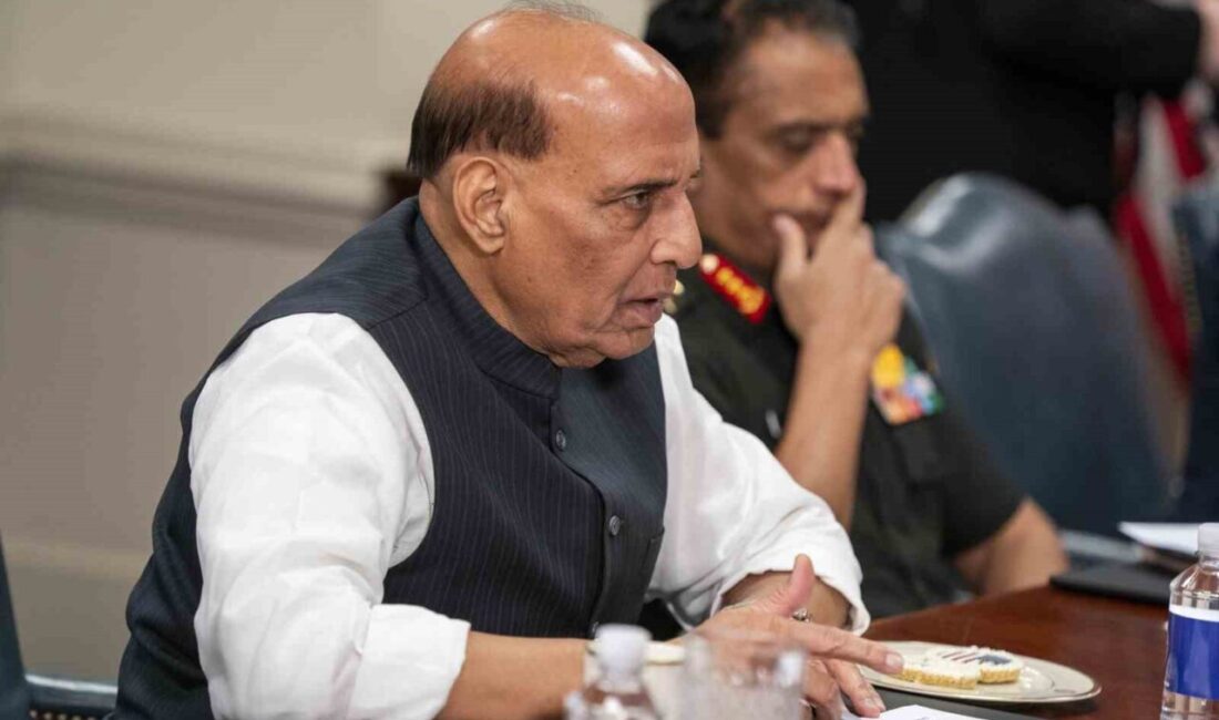 Hindistan Savunma Bakanı Rajnath Singh, Pakistan'ın nükleer silahlarının denetlenmesi gerektiğini