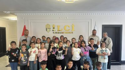 Yerköy İbrahim Karaoğlanoğlu İlkokulu 3/B sınıfı öğrencileri, baharın gelişi dolayısıyla