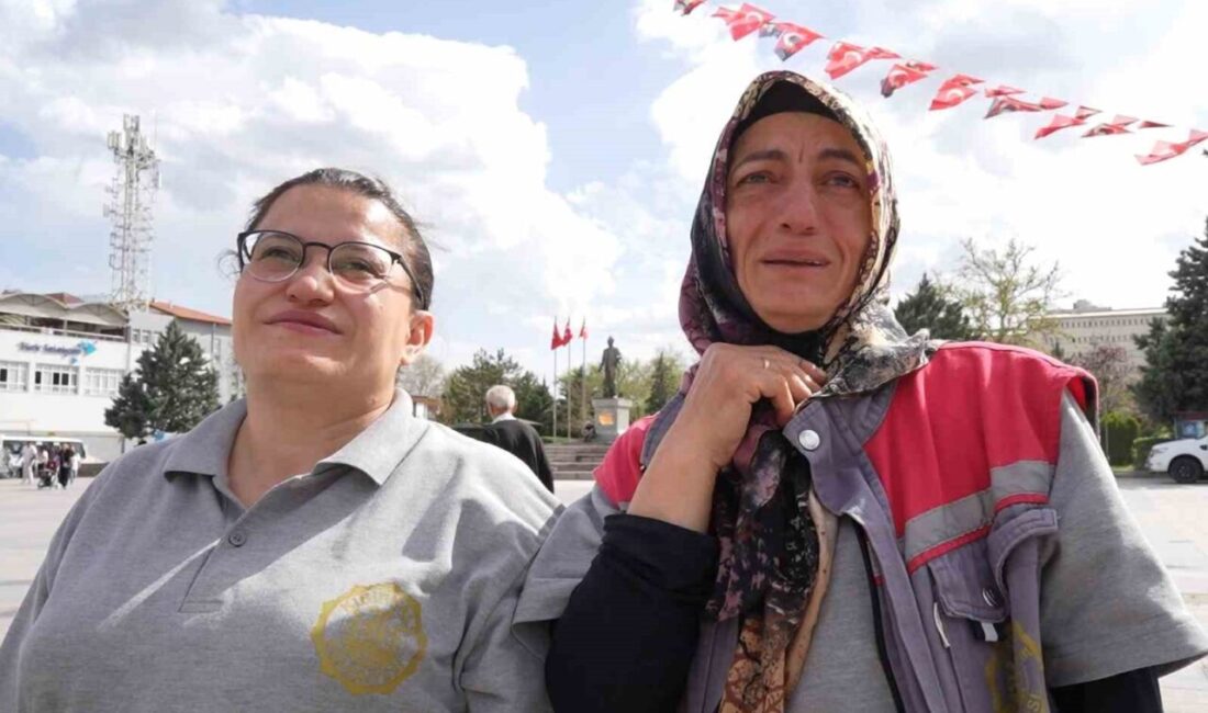 Kadın personele Anneler Günü sürprizi: Çocuklarını dev ekranda görünce gözyaşlarını tutamadılar Kırıkkale Belediyesi, Anneler Günü'nde