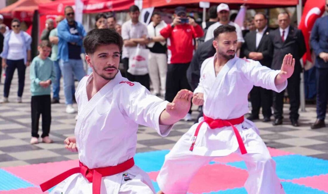 Keçiören'de 19 Mayıs coşkusu erken başladı! Kalaba Kent Meydanı'nda düzenlenen