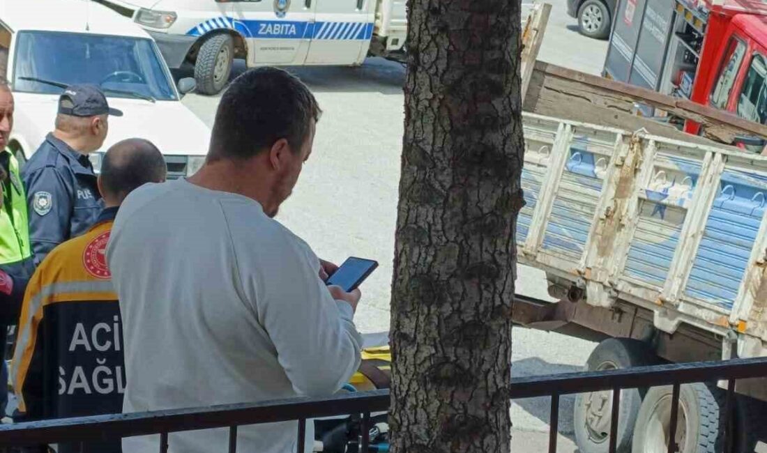 Ankara Keçiören'de freni boşalan kamyon elektrik trafosuna çarptı. Sürücü hafif