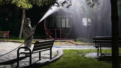 Keçiören Belediyesi, yaz aylarında artan böcek sorununa karşı ilçe genelinde