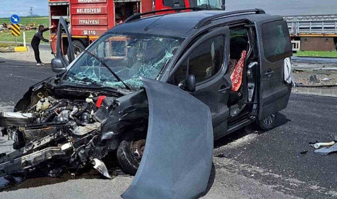 Kırıkkale’de kamyonet ile otomobil çarpıştı: 3 yaralı Kırıkkale'de kamyonet ile otomobilin