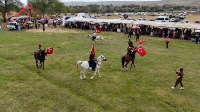 Kırıkkale'de düzenlenen "Aileler Tanışıyor Şenliği ve Yörük Türkmen Şöleni", geleneksel