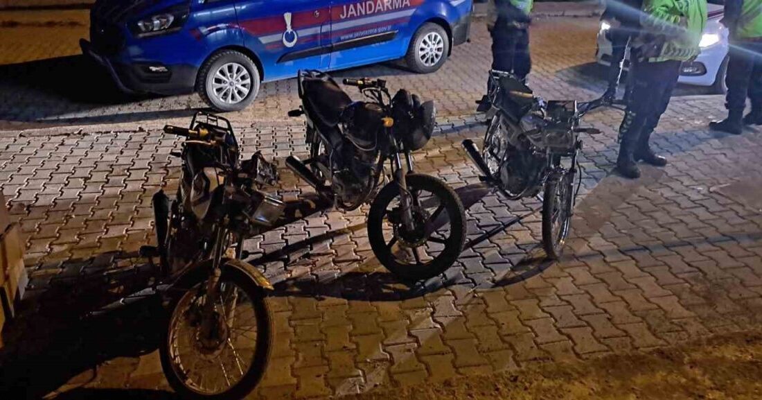 Kırşehir’de 3 motosiklet sürücüsüne 83 bin 989 lira ceza Kaman İlçe Jandarma Komutanlığı