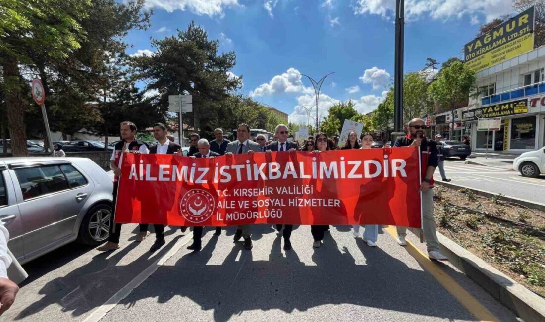 Kırşehir’de düzenlenen Aile Günü etkinlikleri kapsamında kortej yürüyüşü ve aile