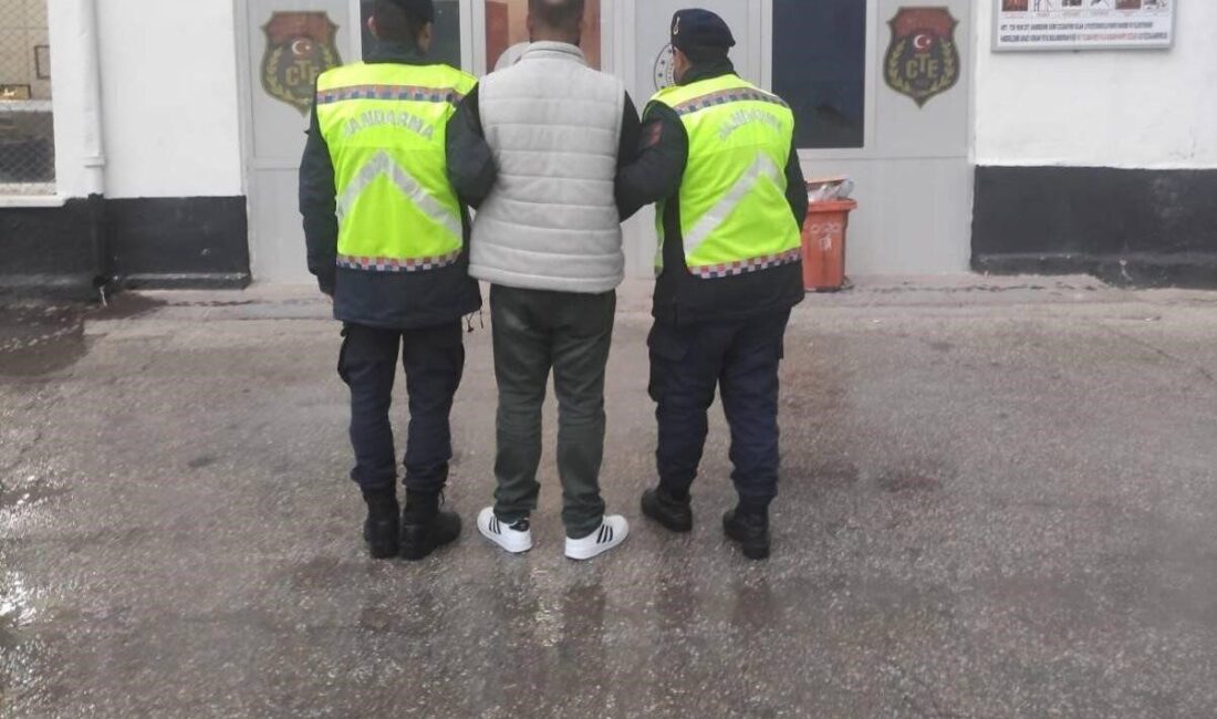 Kırşehir’de uyuşturucu suçundan aranan şahıs yakalandı Kırşehir'de hakkında 4 yıl