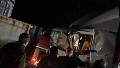 Ankara'nın Kızılcahamam ilçesinde 3 tırın karıştığı zincirleme kazada 2 kişi