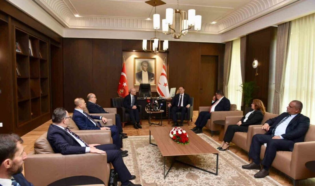 Mehmet Şimşek, Ziya Öztürkler'i KKTC'de ziyaret etti. KKTC'nin Türkiye için