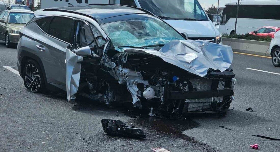 Ankara Ümitköy’deki korkunç kaza, otomobilin durakta bekleyenlere çarpmasıyla 2 kişinin