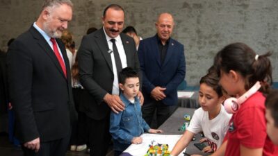 Konyaaltı Belediyesi'nin düzenlediği 'Bilim-Sanat-Kültür Buluşmaları' etkinliğine Galatasaray Üniversitesi Rektörü Prof.
