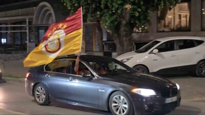 Kosova'daki Türkler, Galatasaray'ın şampiyonluğunu coşkuyla kutladı. Prizren'de düzenlenen kutlamalara çok