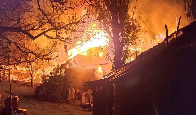 Köyde çıkan yangında 3 ev kullanılamaz hale geldi Çorum'un İskilip ilçesinde Hacıhalil