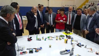 Tavşanlı'da düzenlenen Geleneksel Robot Yarışması, 500 öğrenciyi ağırlayarak gençlerin bilim