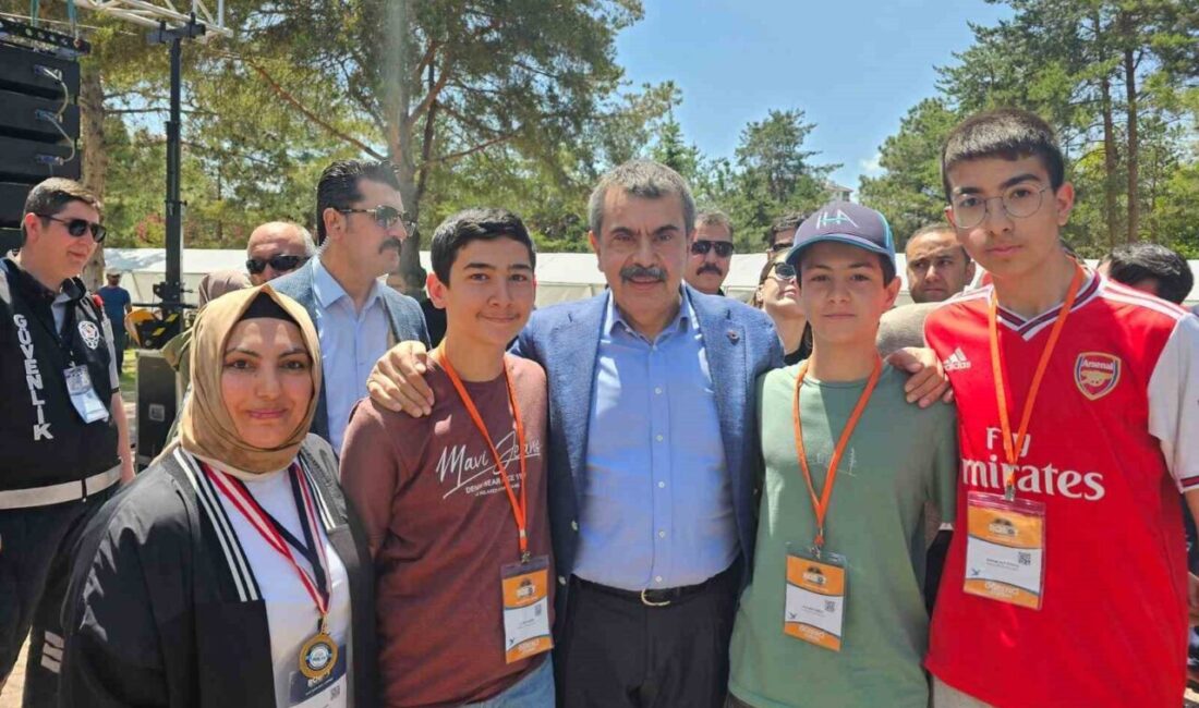 Nafi Güral Fen Lisesi öğrencisi Doruk Cengiz, Kayseri’de düzenlenen MEB