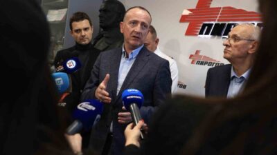Kuzey Makedonya Sağlık Bakanı Arben Taravari, istifa kararını Başbakan Hristijan