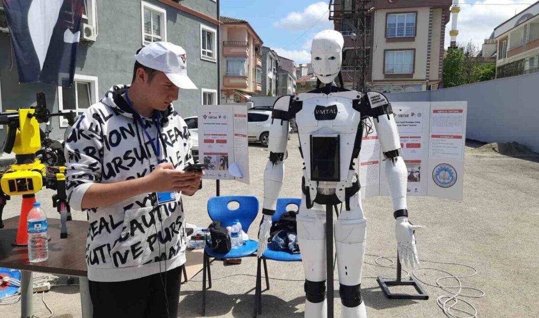 Samsun Vezirköprü'de düzenlenen TÜBİTAK Bilim Fuarı'nda öne çıkan insansı robot