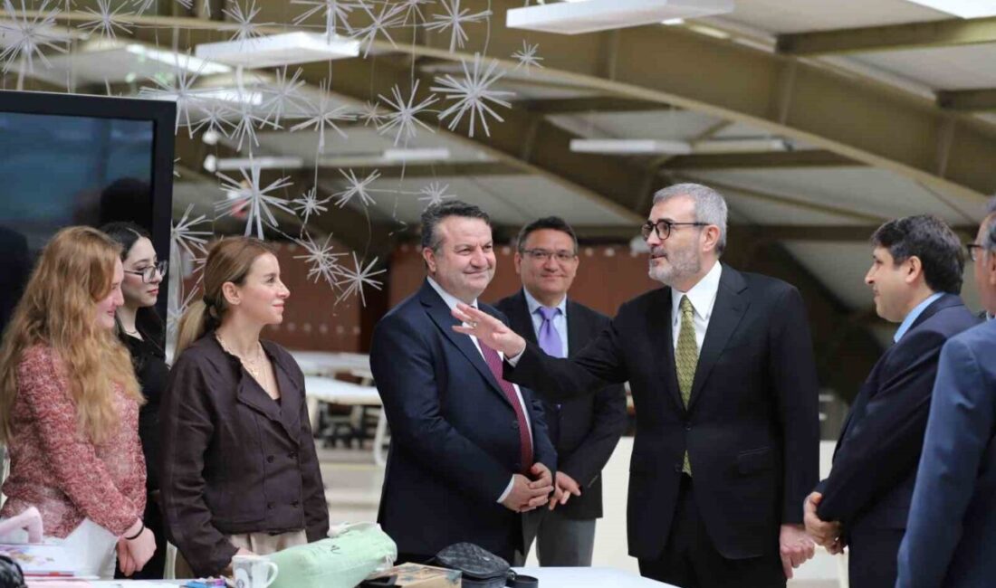 Eski Kültür ve Turizm Bakanı Mahir Ünal, İstanbul Arel Üniversitesi'ni