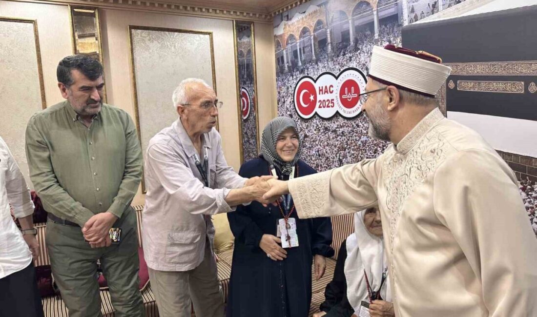 98 yaşındaki Cennet Köse ve 12 yaşındaki ikizler Ahmet Furkan