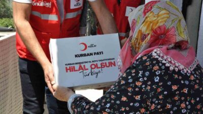 Türk Kızılay'ın vekaletle kurban kesim kampanyasına Cumhurbaşkanı Erdoğan ve MHP