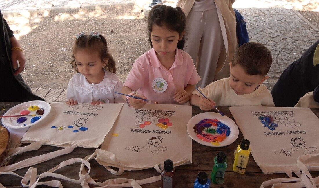 Yozgat'ta yapılan etkinlikte minikler doğada çöp toplarken annelerine Anneler Günü