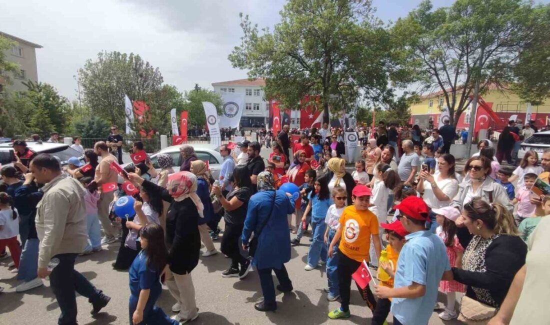 Ankara'da Motosikletli Polis Timleri, çocuklara özel bir etkinlik düzenledi. İlk