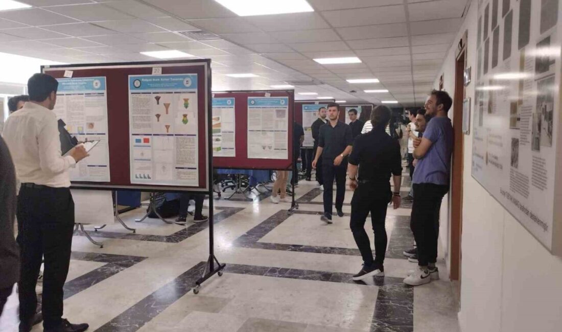 Pamukkale Üniversitesi'ndeki mühendislik fakültesinde düzenlenen "Lisans Tezi Proje Sergisi 2025"