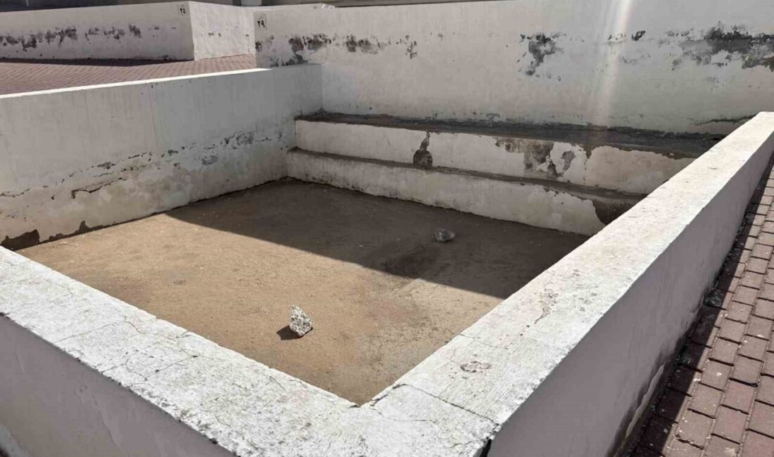 Mübarek beldelerdeki hacı adayları, Arafat Vakfesi öncesi Cennetü’l Mualla Kabristanı’nı