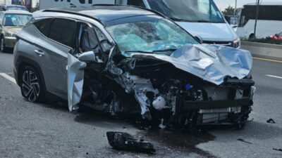 Çankaya'da meydana gelen trafik kazasında, Ümitköy'de bir otomobilin üst geçit
