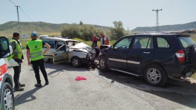 Yozgat'ın Yerköy ilçesinde meydana gelen trafik kazasında Tofaş otomobil ile