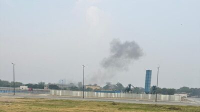 Pakistan'ın Lahor kentinde birden fazla patlama meydana geldi. Bölgede Hindistan'a