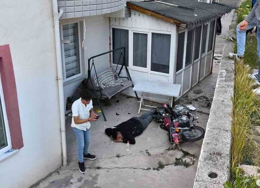 Yozgat'ta polisin dur ihtarına uymayan motosikletli kaza yaptı. Kaza sonrasında