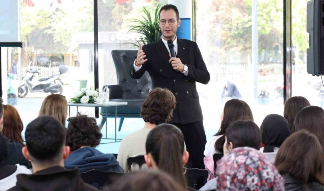Profesörden yapay zeka uyarısı: “Mesajlarınız okunuyor, analiz ediliyor” Kocaeli Büyükşehir Belediyesi'nde gerçekleşen