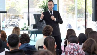Kocaeli Büyükşehir Belediyesi'nde gerçekleşen etkinlikte Prof. Dr. Yavuz Samur, yapay