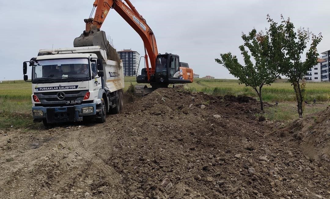 Pursaklar Belediyesi, ulaşım ağını genişleterek yeni imar yolları açıyor. Belediye