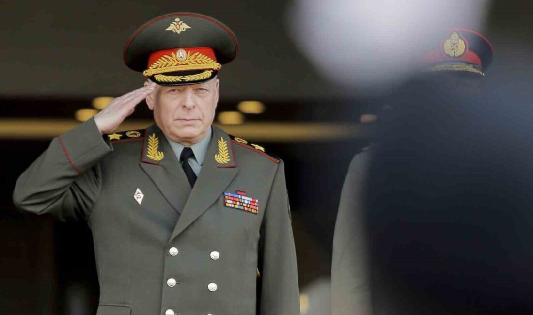 Rusya Devlet Başkanı Vladimir Putin, Kara Kuvvetleri Komutanı General Oleg