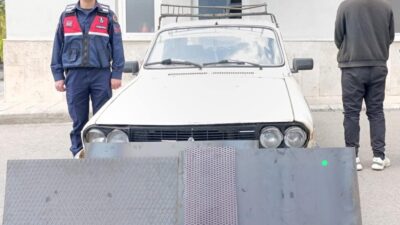 Kırşehir'de jandarma ekipleri, hurda römorkun arka kapağını çalmaya çalışan N.B.'yi