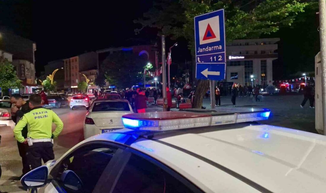 Şampiyonluk kutlamasında havai fişek 9 yaşındaki çocuğun kafasına isabet etti Çorum'un Alaca ilçesinde Galatasaray