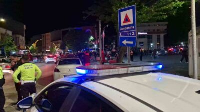 Çorum'un Alaca ilçesinde Galatasaray taraftarlarının şampiyonluk kutlaması sırasında atılan havai
