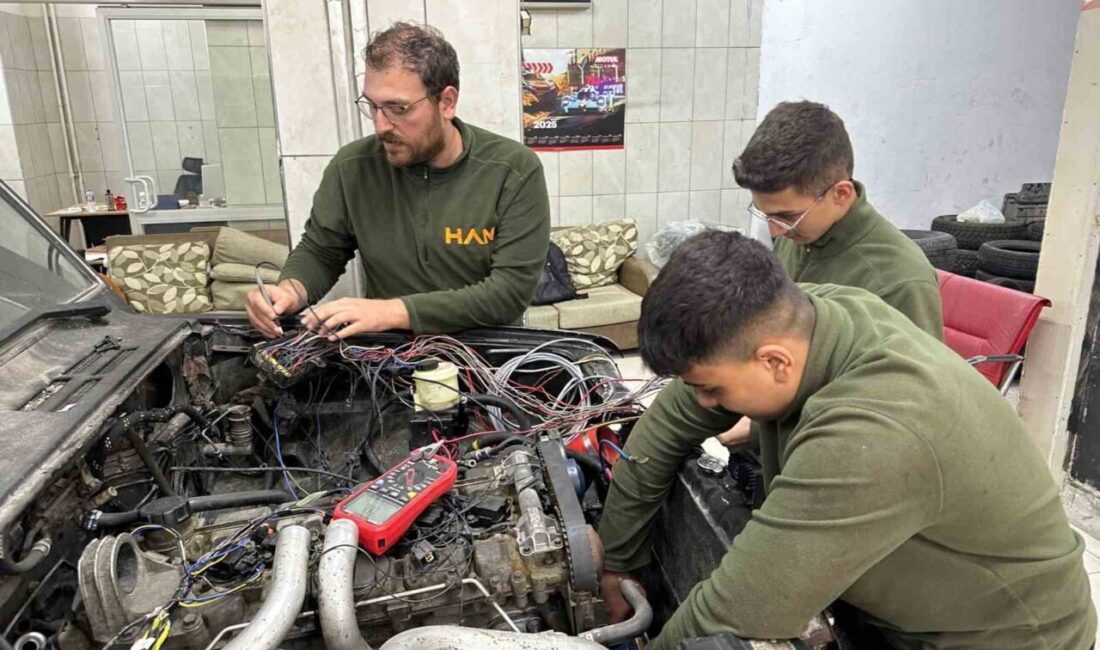 Kayseri’deki Mekatronik Mühendisi Mustafa Oruçhan, oto sanayinde elektrik sorunlarına mühendislik