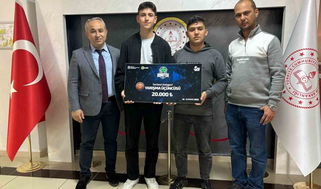 Gölyaka Şehit Serhat Bal Mesleki ve Teknik Anadolu Lisesi öğrencileri