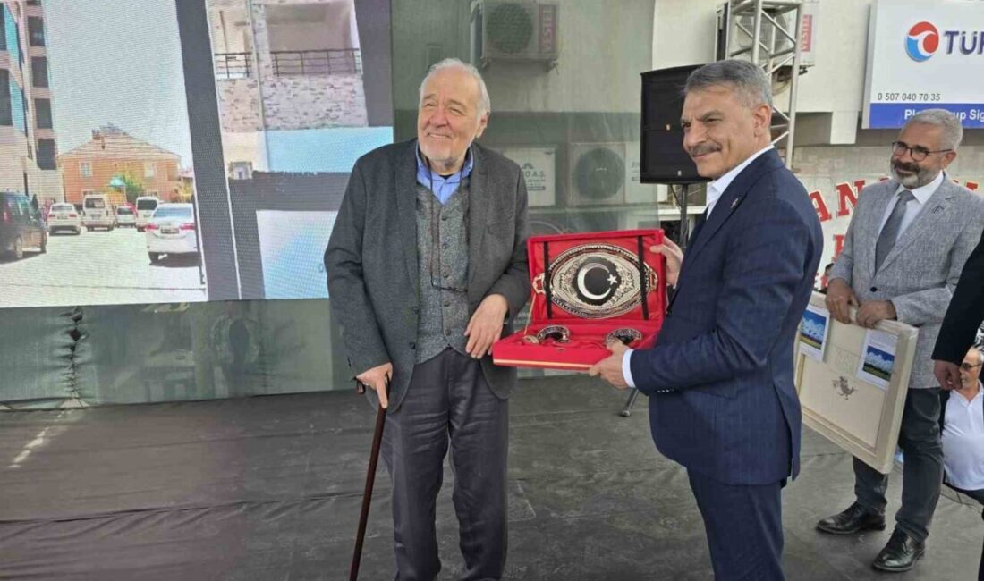 Sorgun Belediyesi'nin düzenlediği Kitap Günleri'nde Prof. Dr. İlber Ortaylı'nın konuşmasıyla